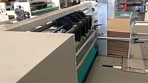 Machine à rainurer et refendre les cloisons