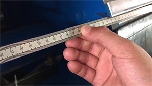 Réglage latéral du cylindre d'impression (vers la gauche)