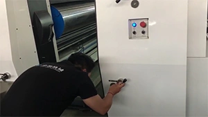 Réglage de la pression pour le cylindre porte-plaque et le rouleau anilox