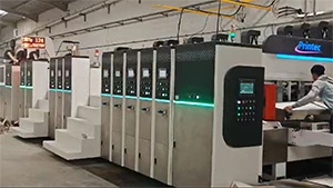 Ligne de découpe rotative rainurage impression flexo haute définition 5 couleurs sur le site d'un client tunisien