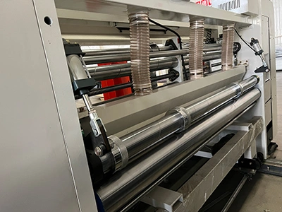 Alimentateur par bord d’attaque