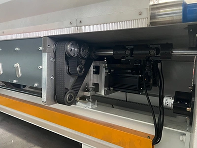 Alimentateur par bord d’attaque Servo