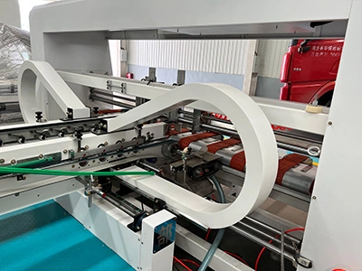 Alimentateur par bord d’attaque