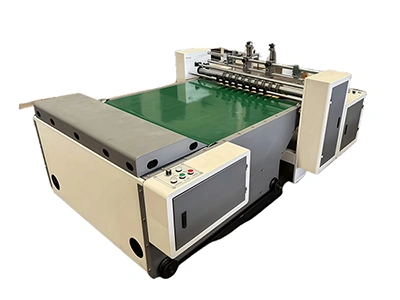 Machine à rainurer et refendre les cloisons