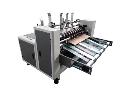 Formeuse de cloisons en carton